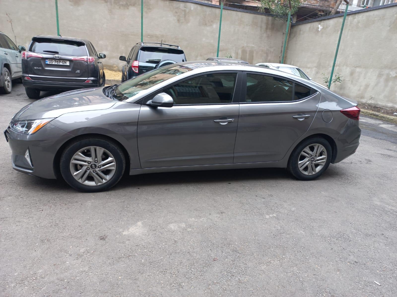 Hyundai Elantra — exterior view 5