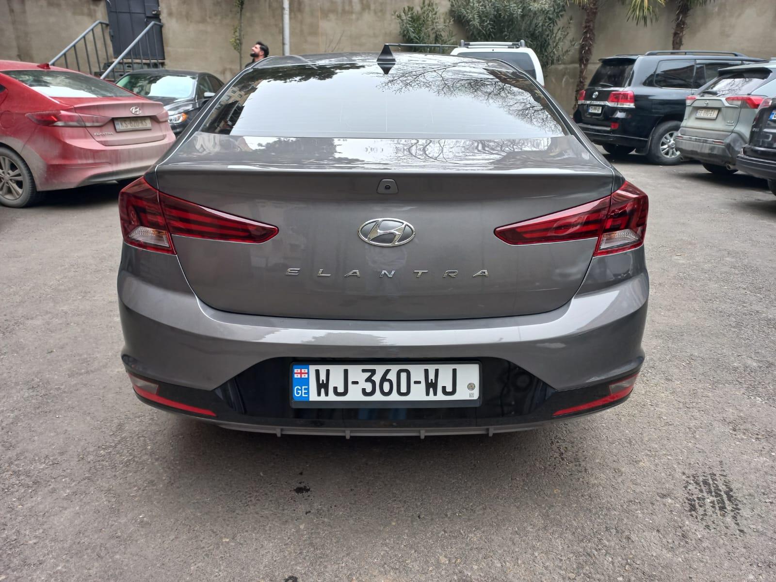 Hyundai Elantra — exterior view 6