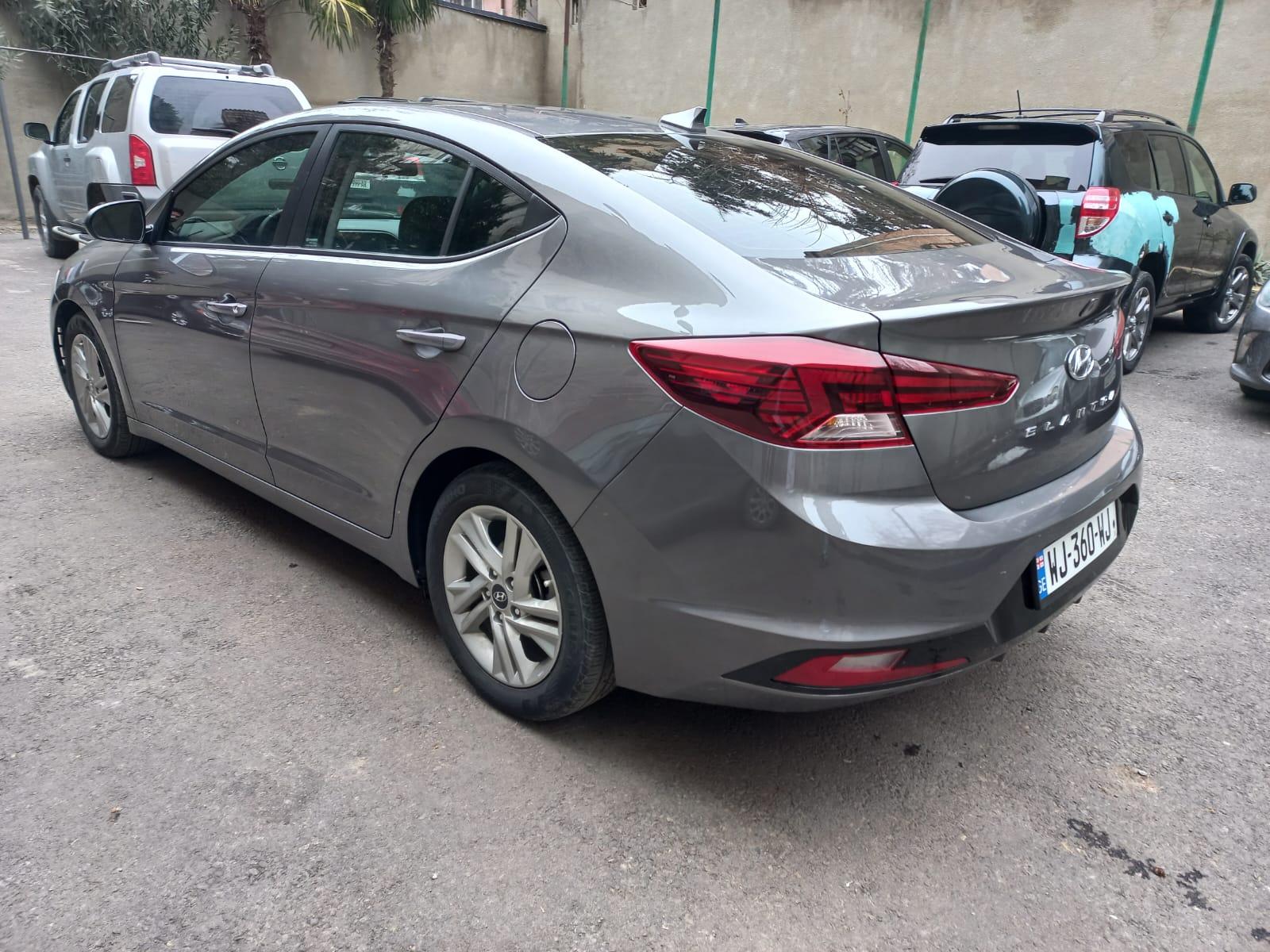Hyundai Elantra — exterior view 8