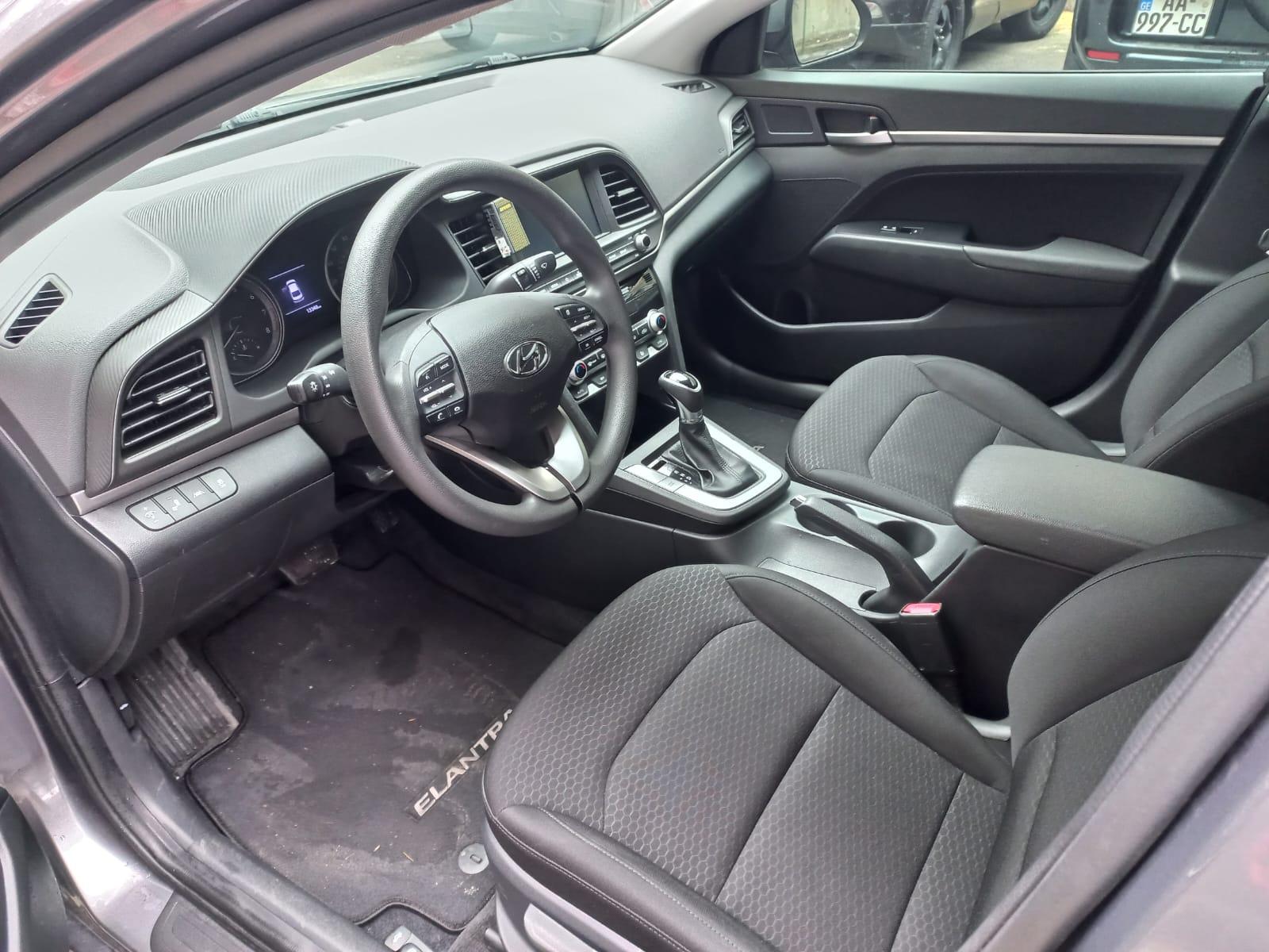 Hyundai Elantra — exterior view 10