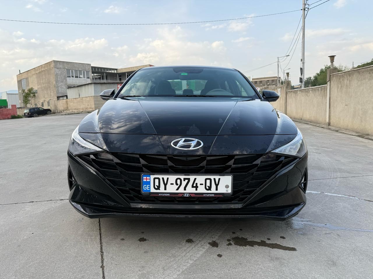Hyundai Elantra — exterior view 3
