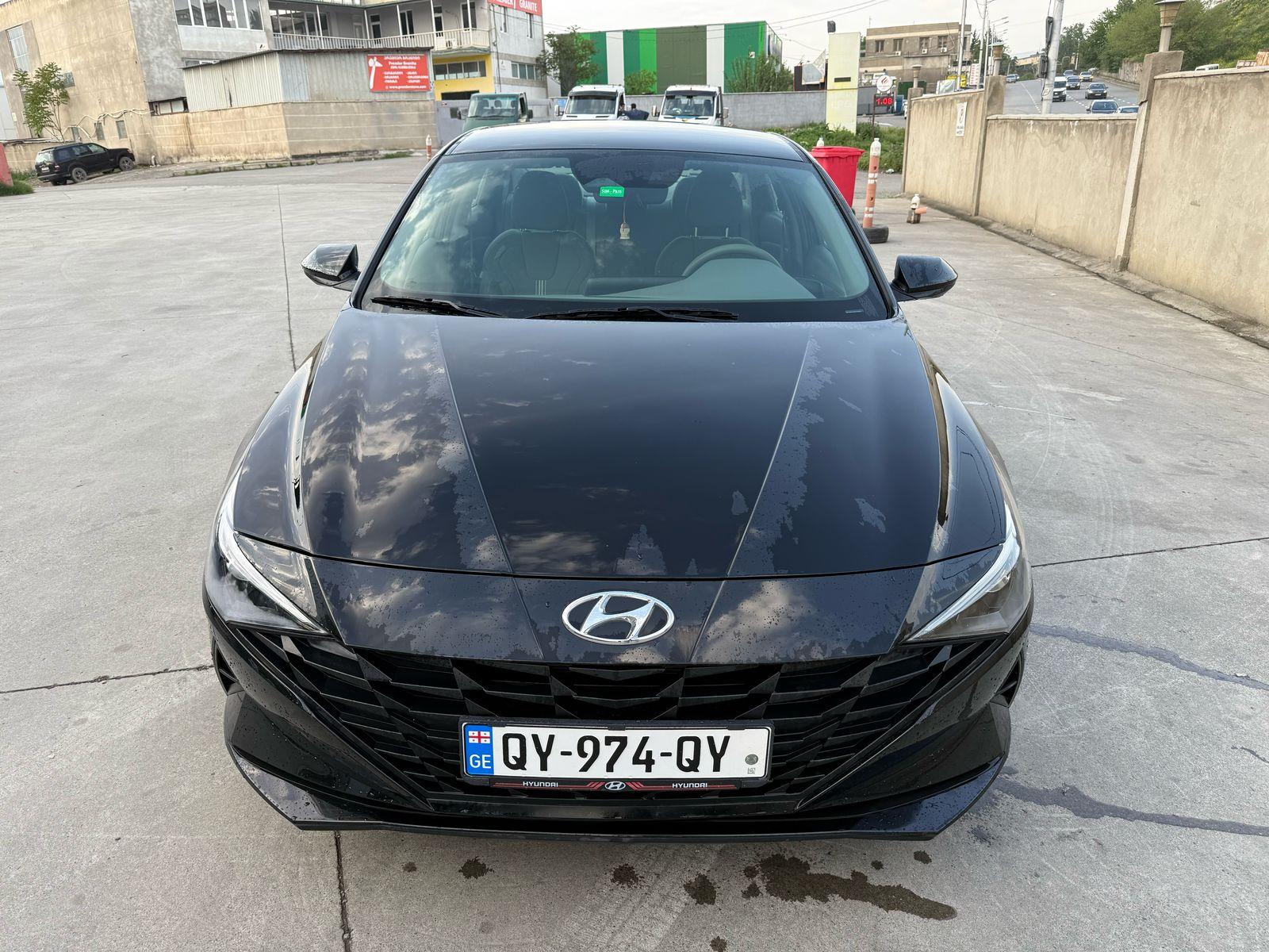 Hyundai Elantra — exterior view 4