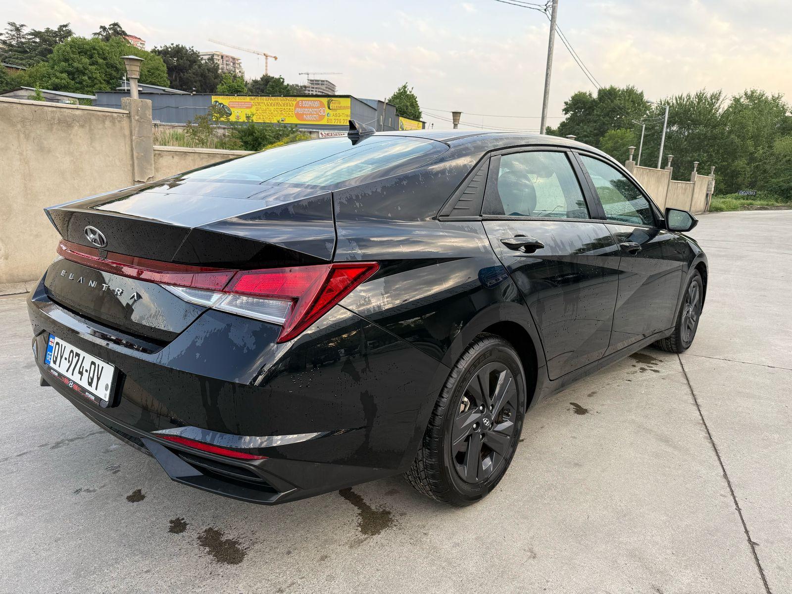Hyundai Elantra — exterior view 6