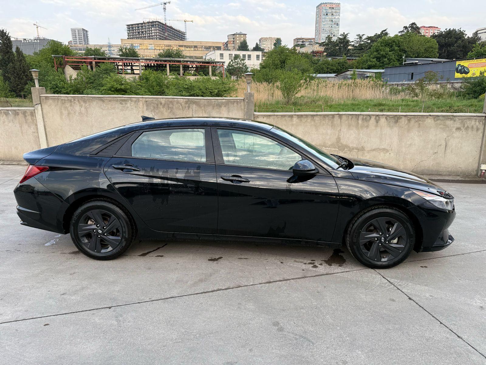 Hyundai Elantra — exterior view 7