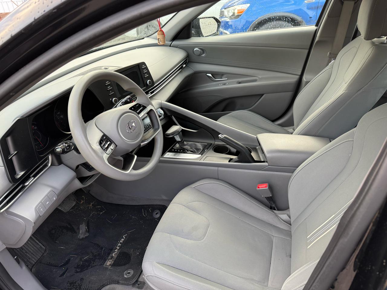 Hyundai Elantra — exterior view 10