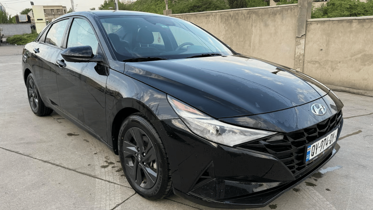 Hyundai Elantra — exterior view 2