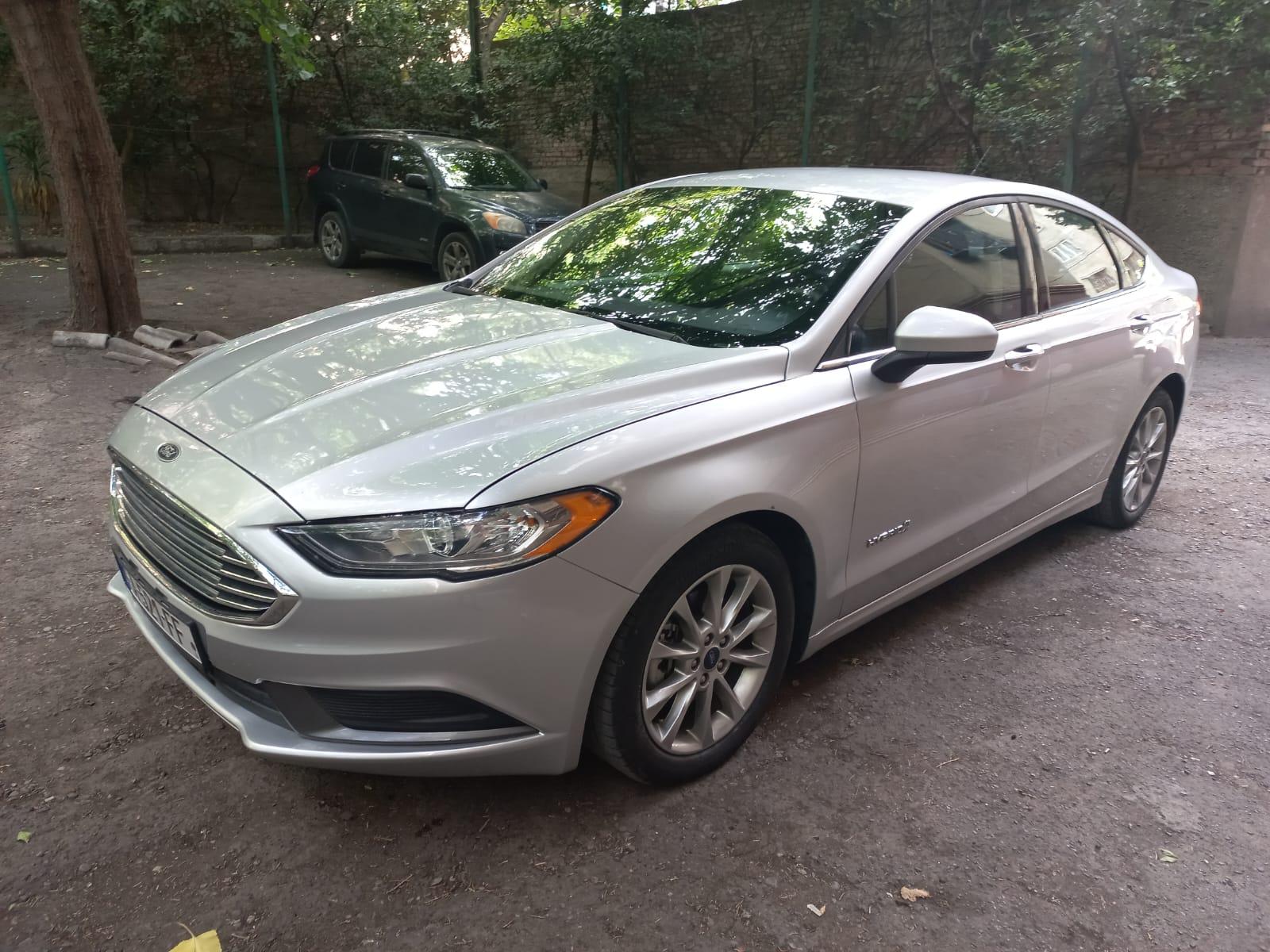 Ford Fusion — exterior view 3