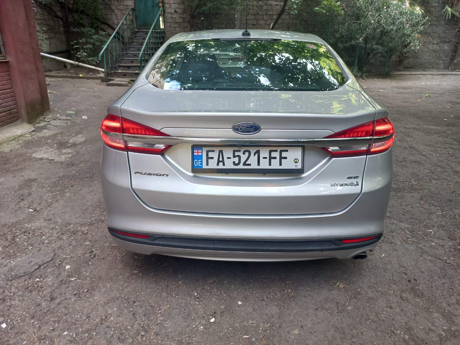 Ford Fusion — exterior view 4