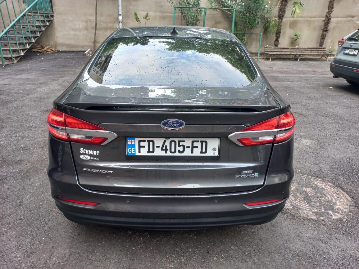 Ford Fusion — exterior view 4