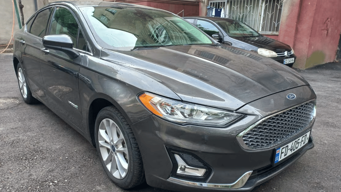 Ford Fusion — exterior view 2