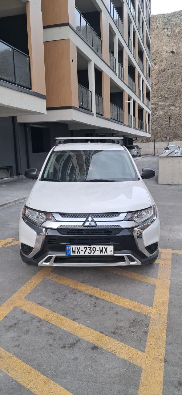 Mitsubishi Outlander — exterior view 5