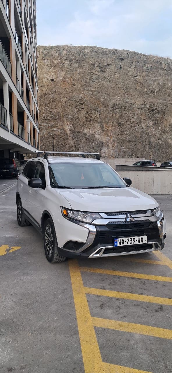 Mitsubishi Outlander — exterior view 6