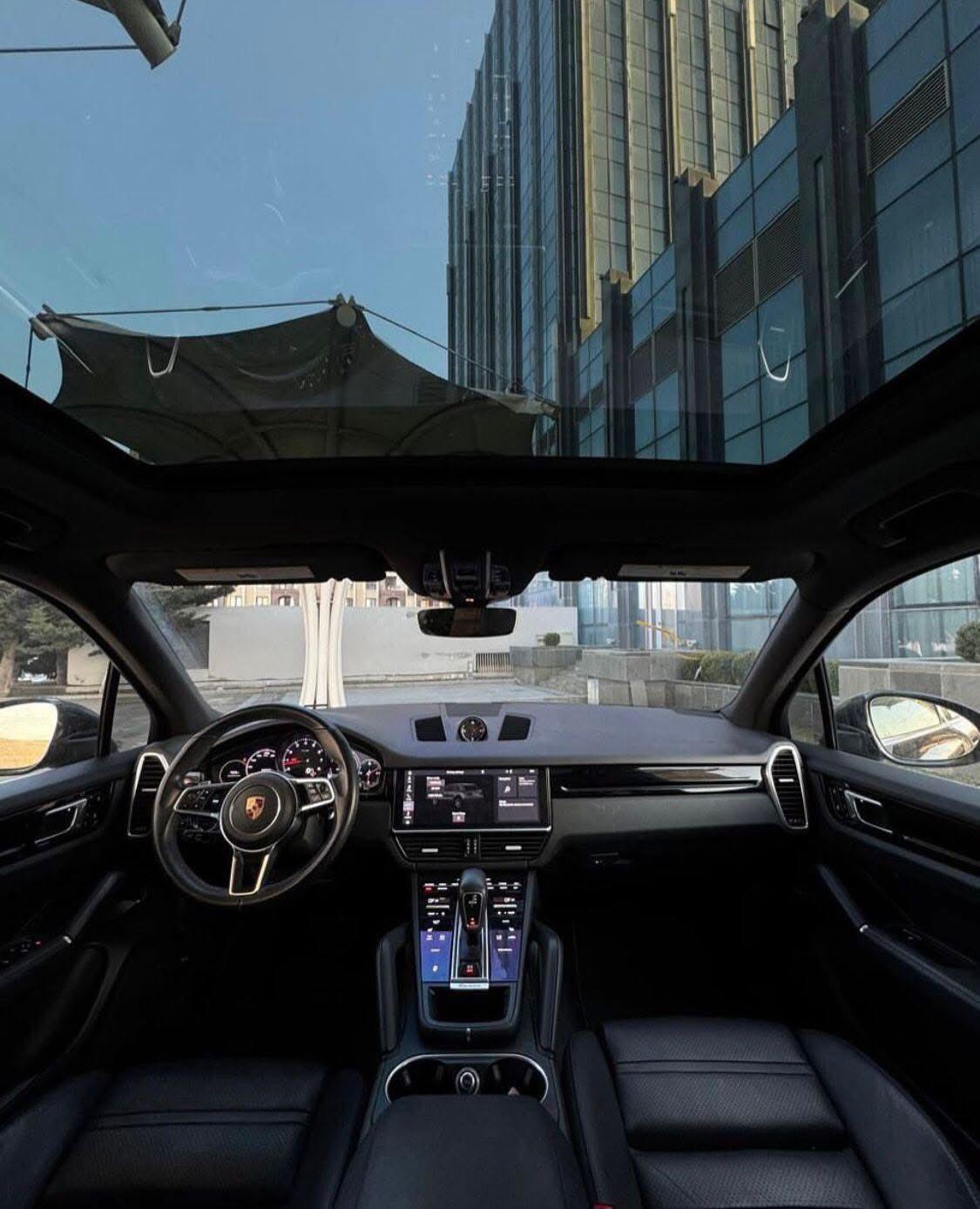 Porsche Cayenne — exterior view 5