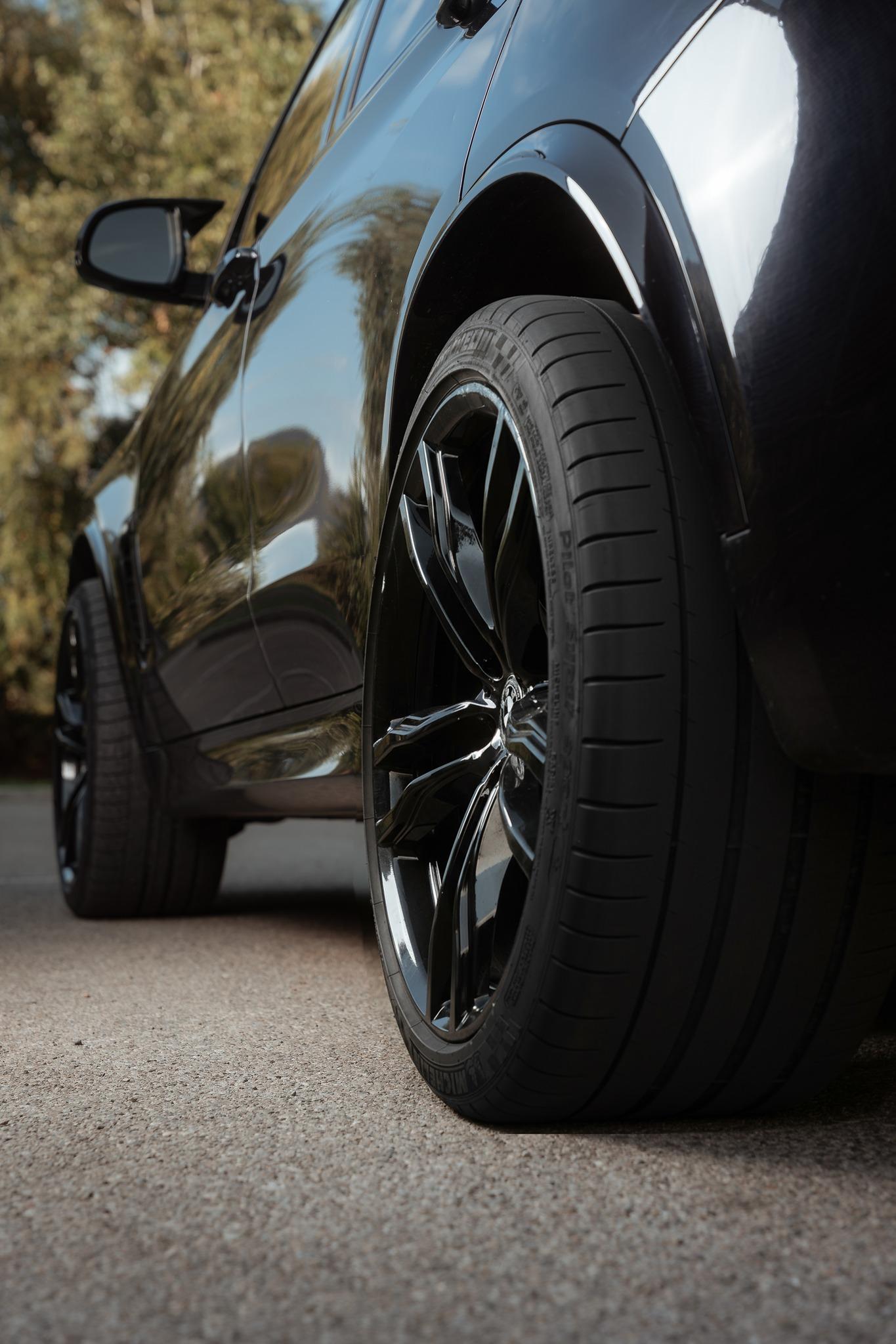 BMW X5M — exterior view 5