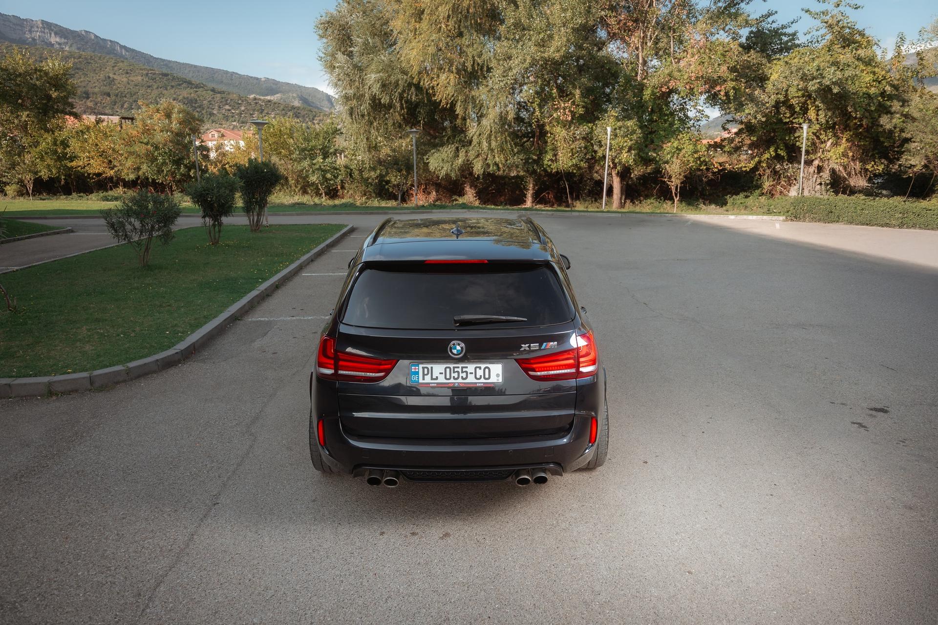 BMW X5M — exterior view 2