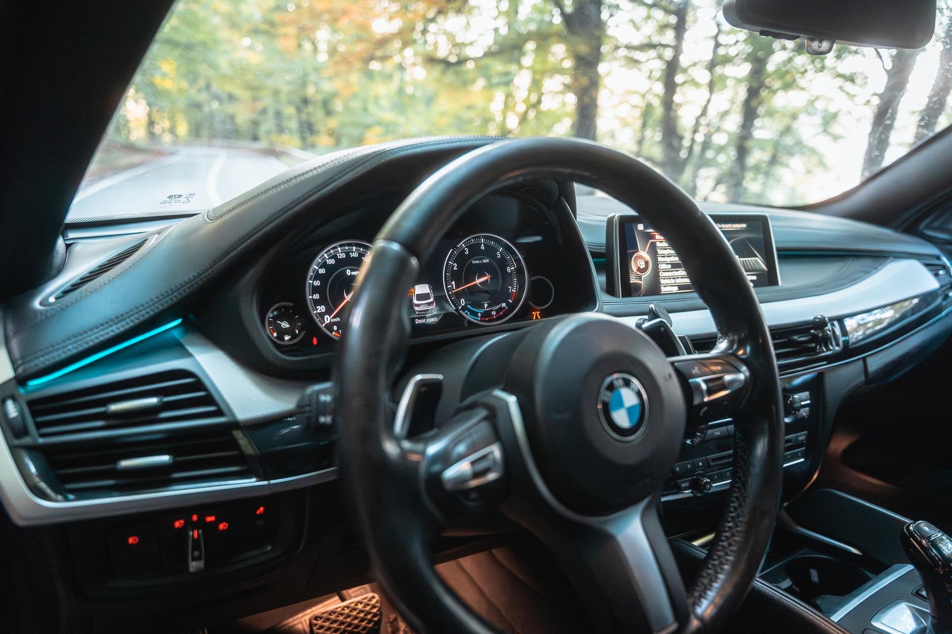 BMW X6 — exterior view 3