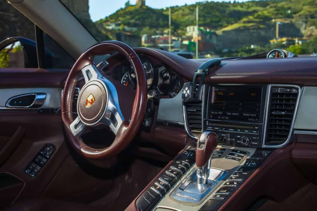 Porsche Panamera — exterior view 4