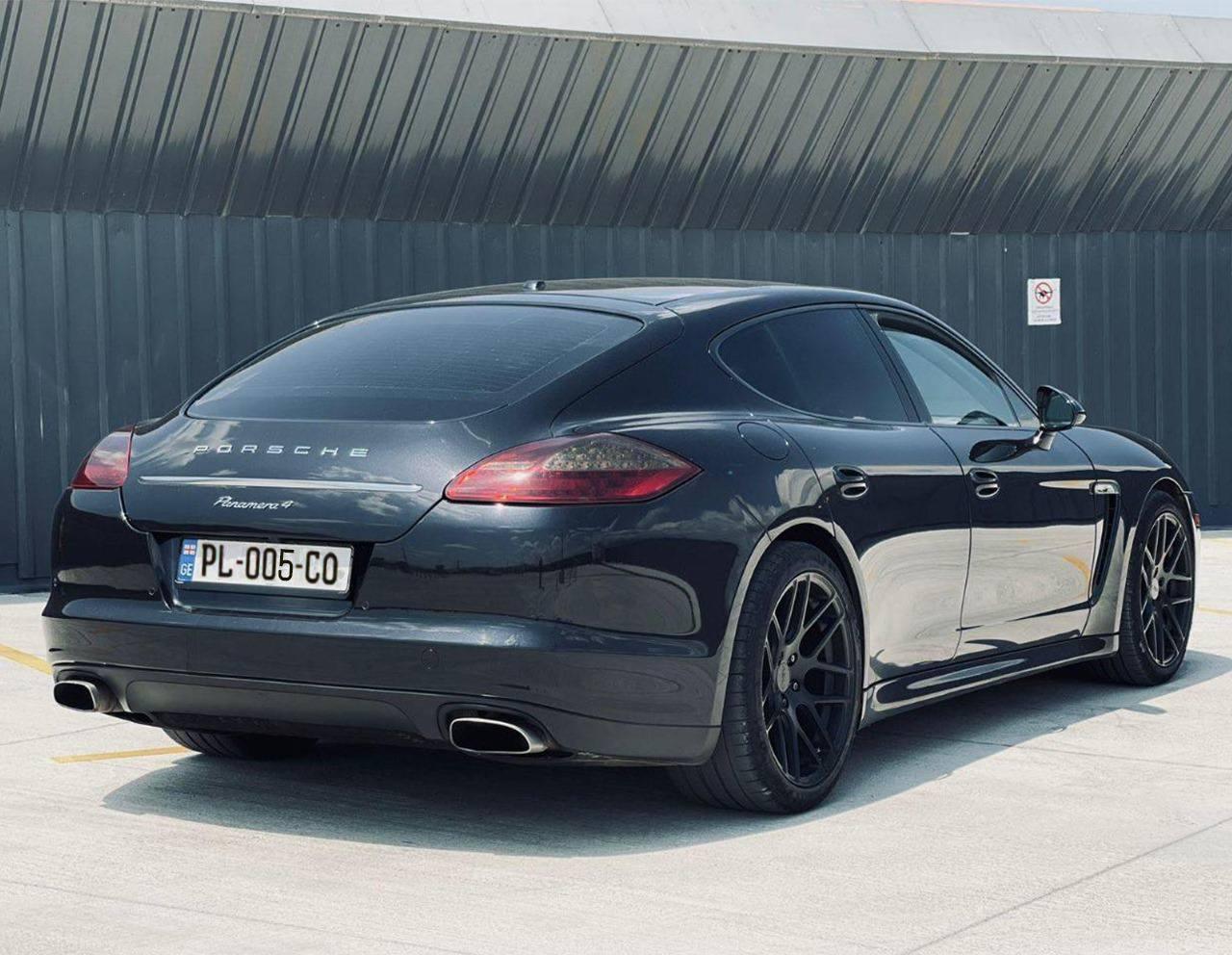 Porsche Panamera — exterior view 3