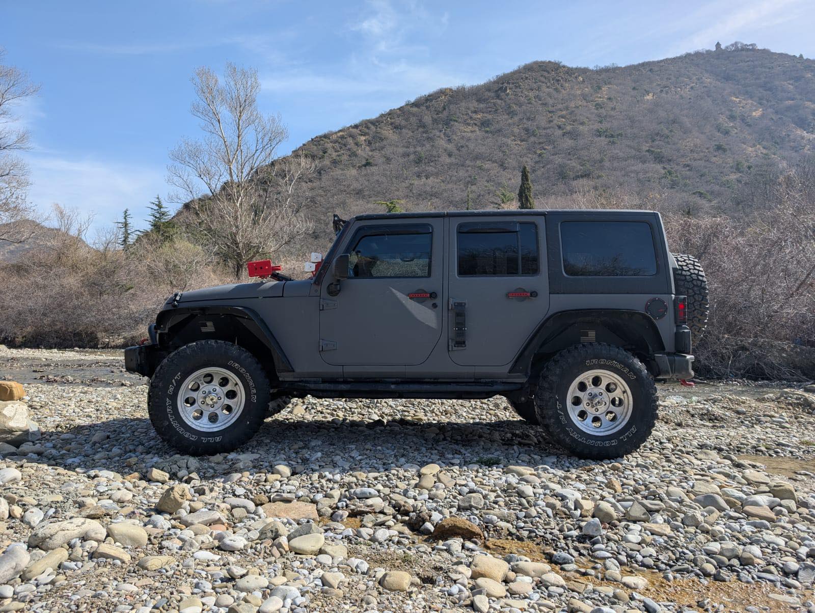 Jeep Rubicon — exterior view 4