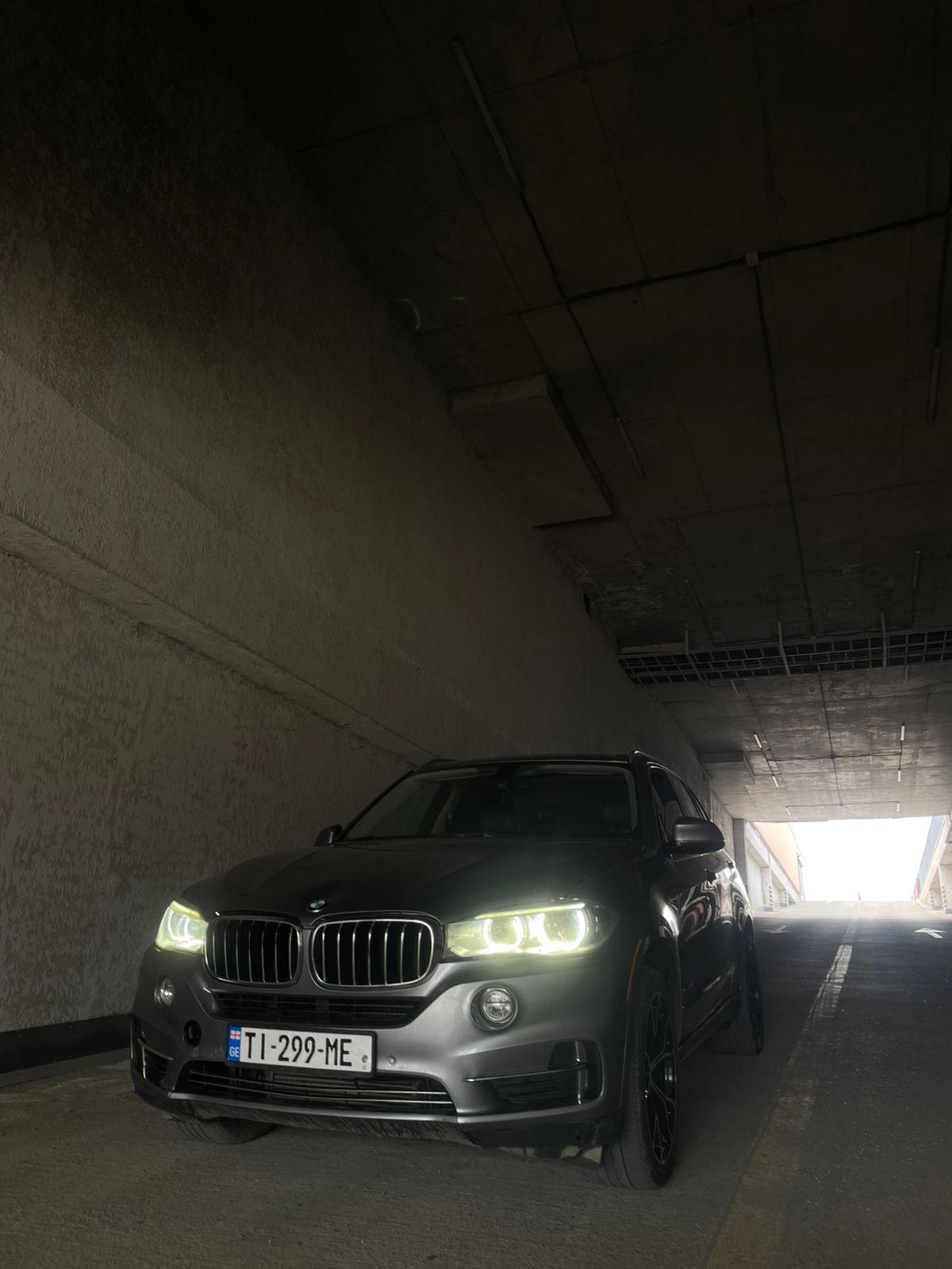BMW X5 — exterior view 4