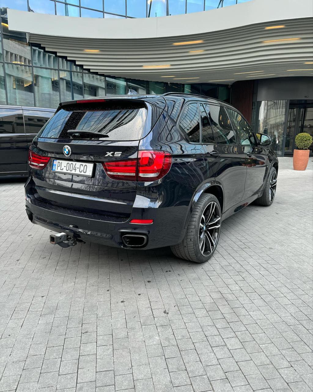 BMW X5 — exterior view 3