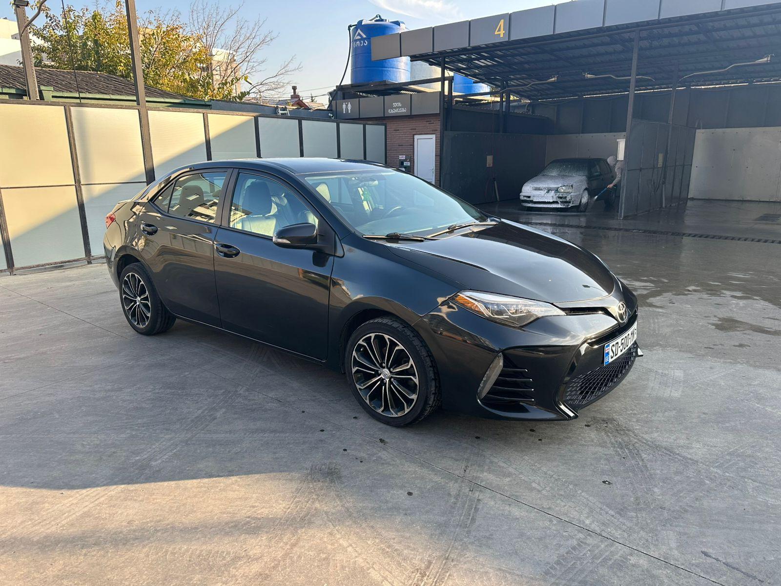 Toyota Corolla — exterior view 4