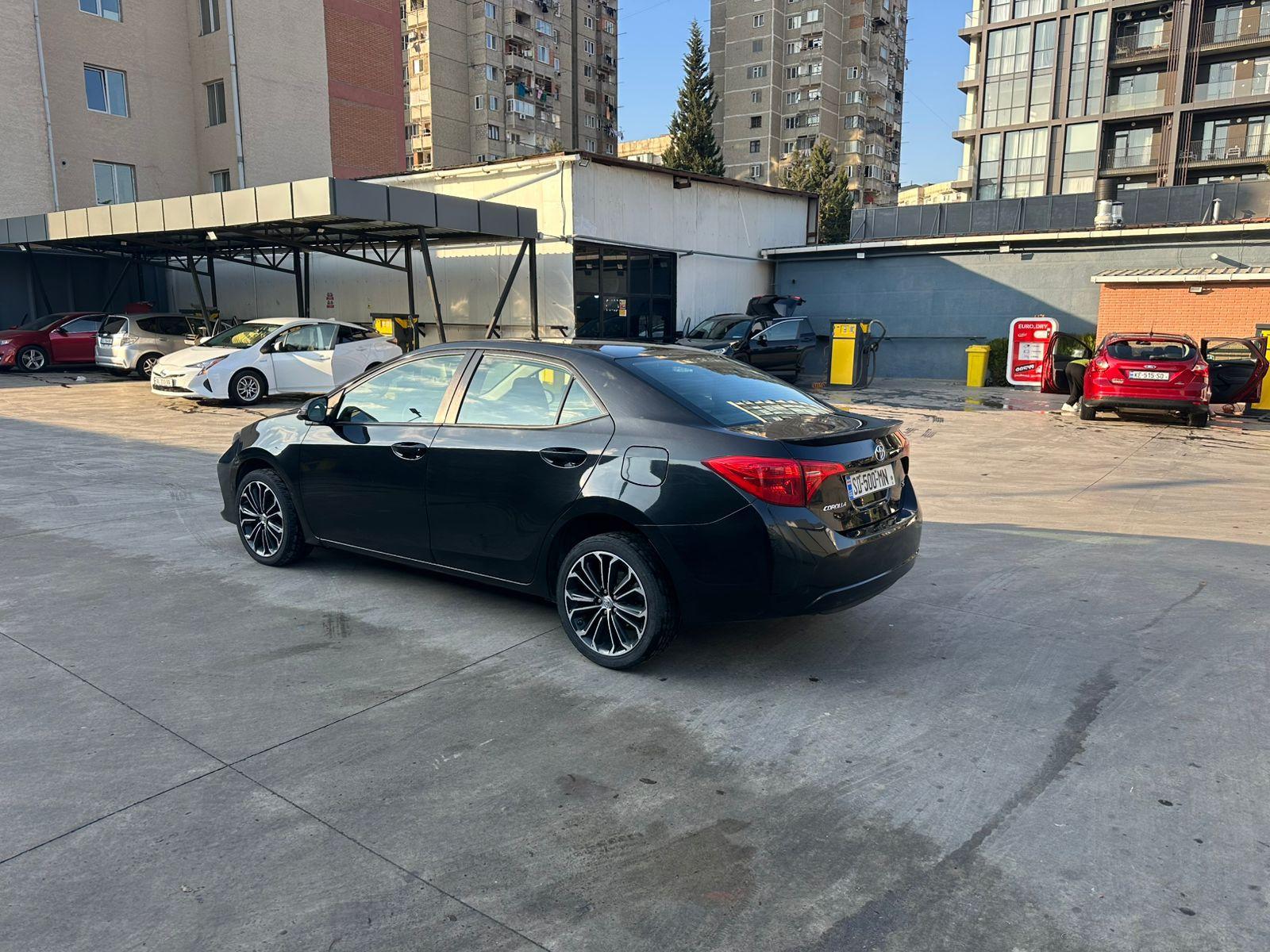Toyota Corolla — exterior view 5