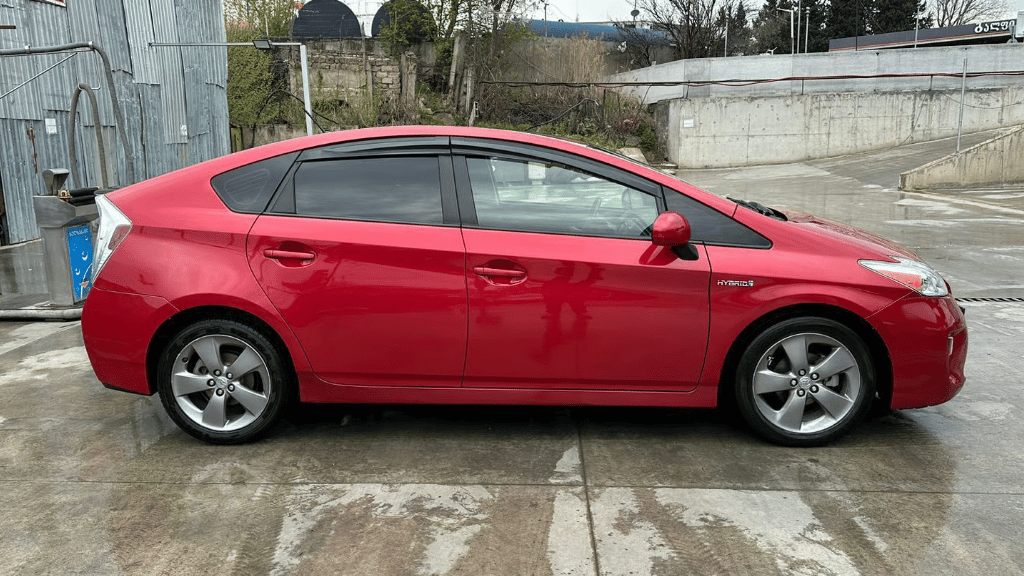 Toyota Prius for rent in Georgia from 27 € per day