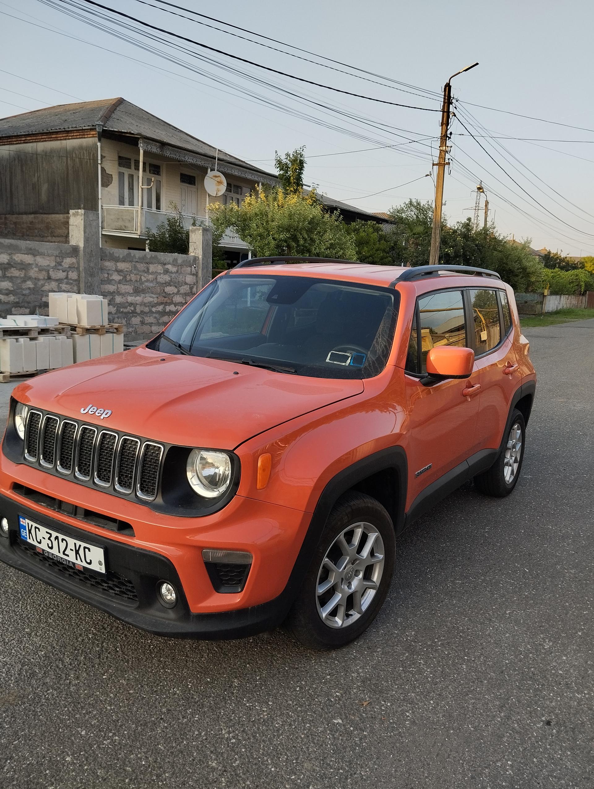 Jeep Renegade — exterior view 2