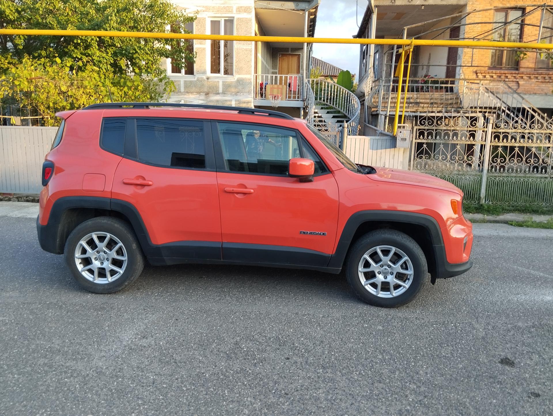 Jeep Renegade — exterior view 3
