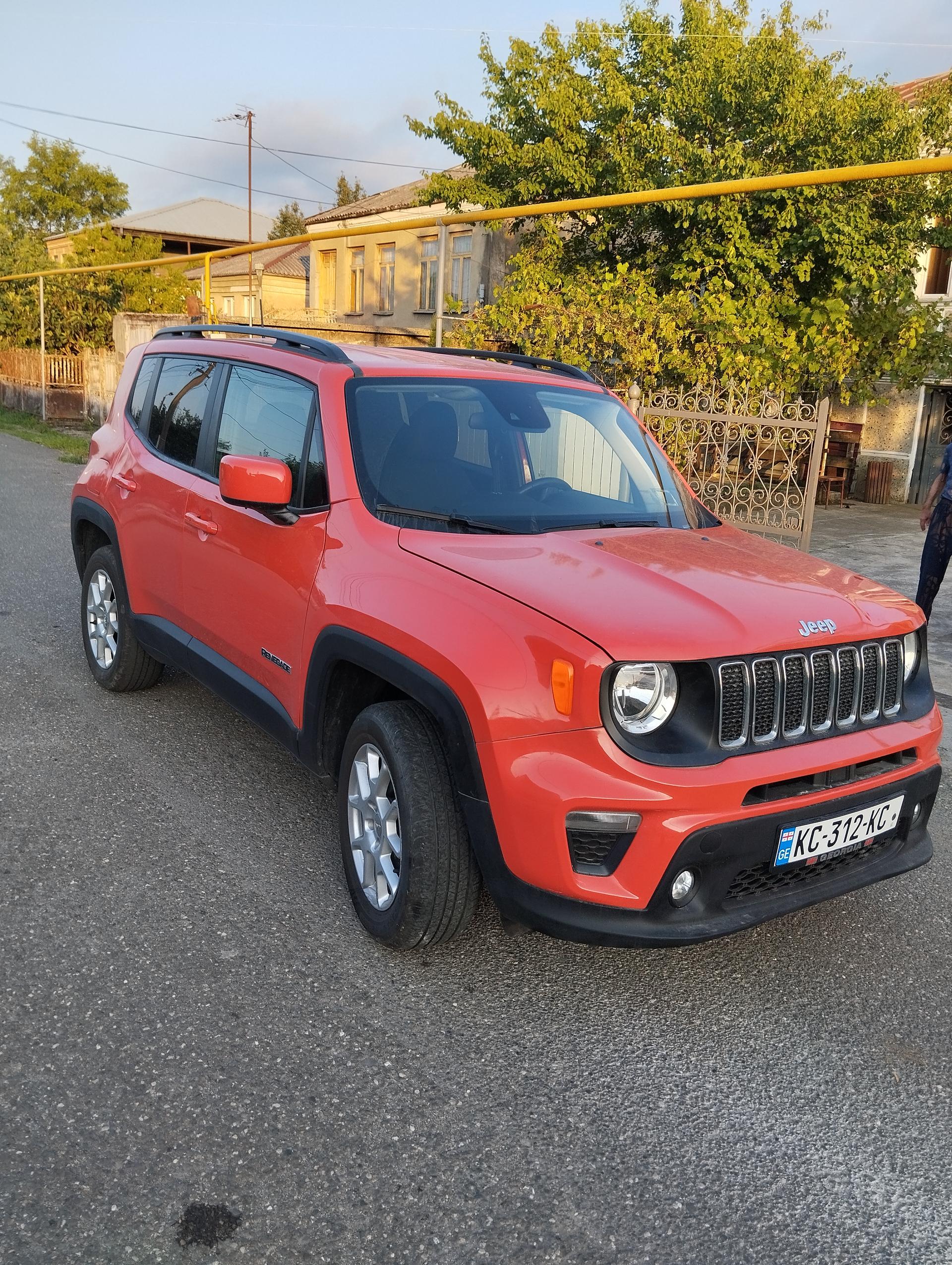 Jeep Renegade — exterior view 4