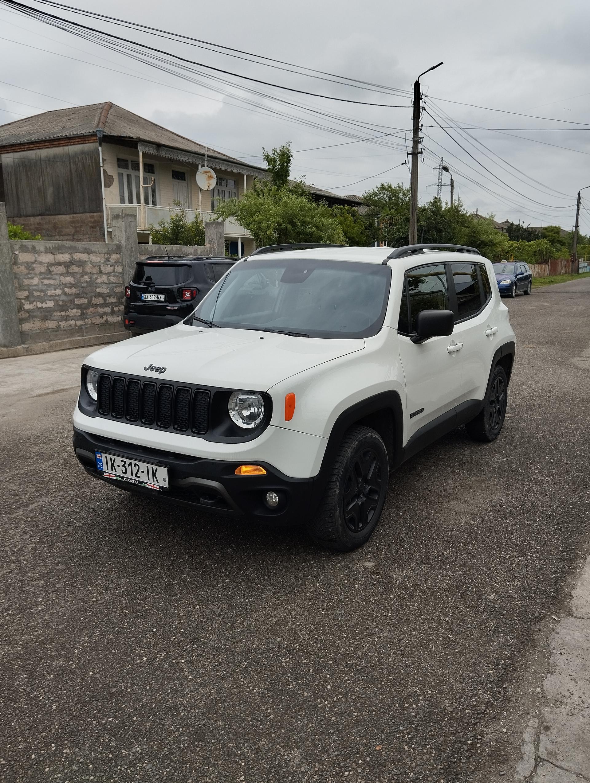 Jeep Renegade — exterior view 2
