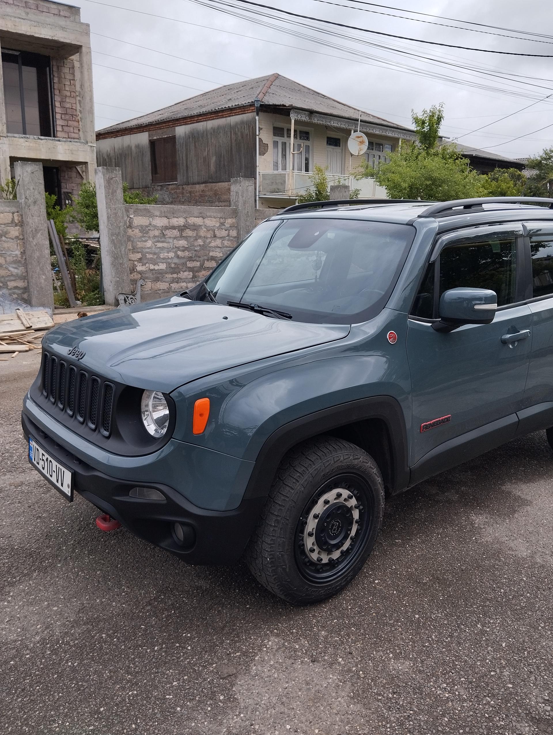 Jeep Renegade — exterior view 3