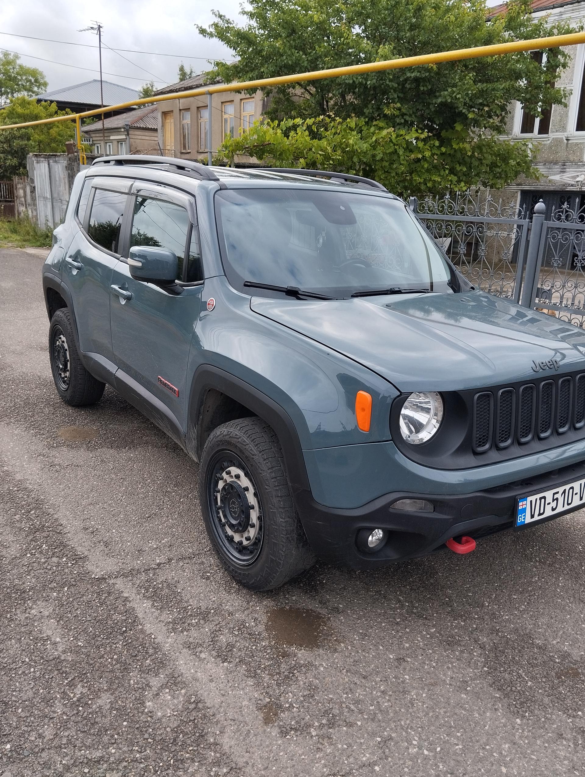 Jeep Renegade — exterior view 5