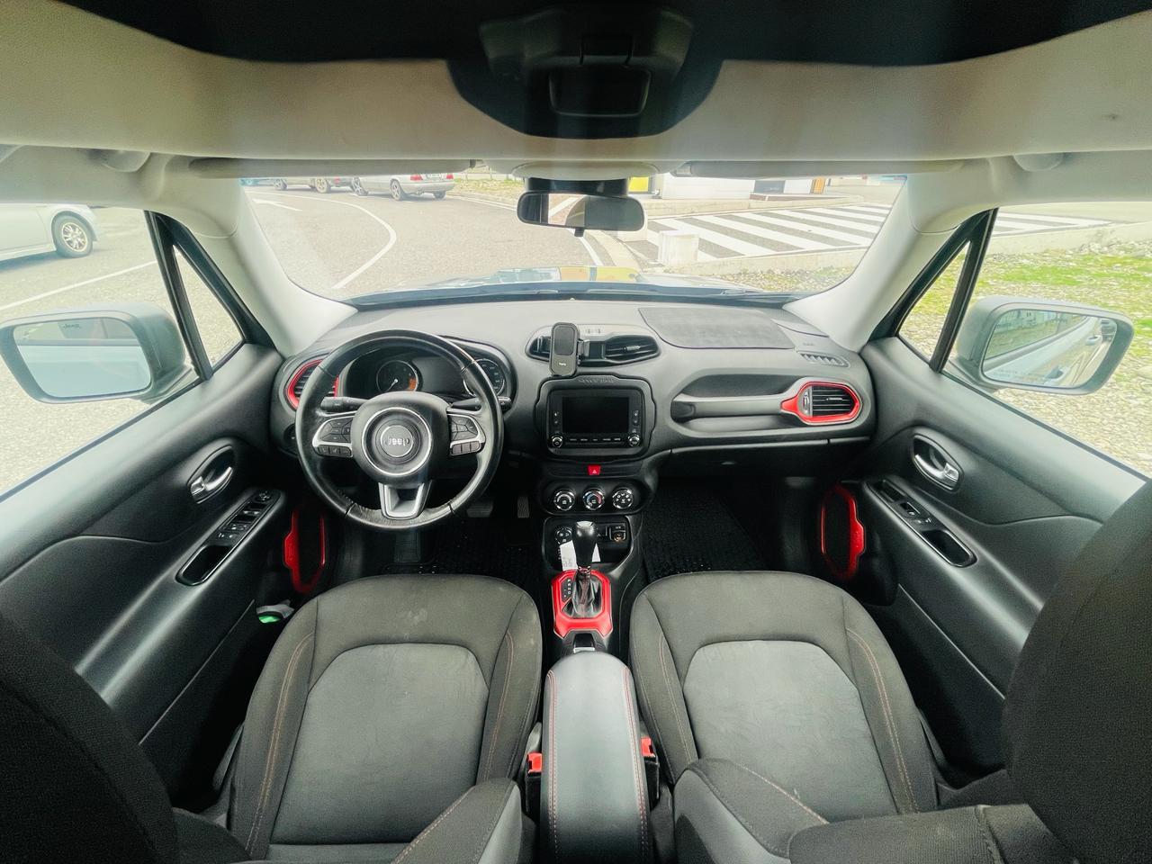 Jeep Renegade — exterior view 6