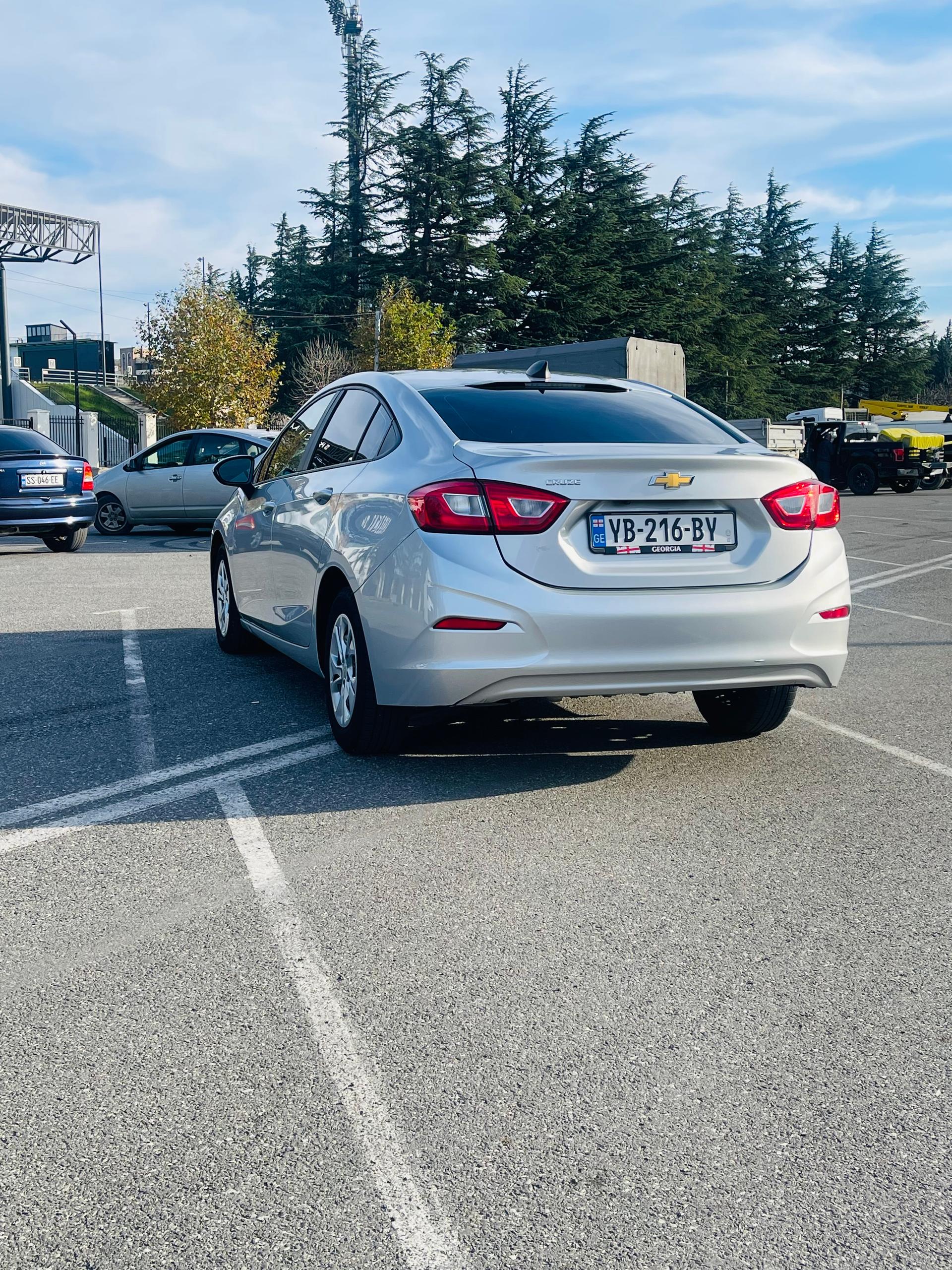Chevrolet Cruze — exterior view 3