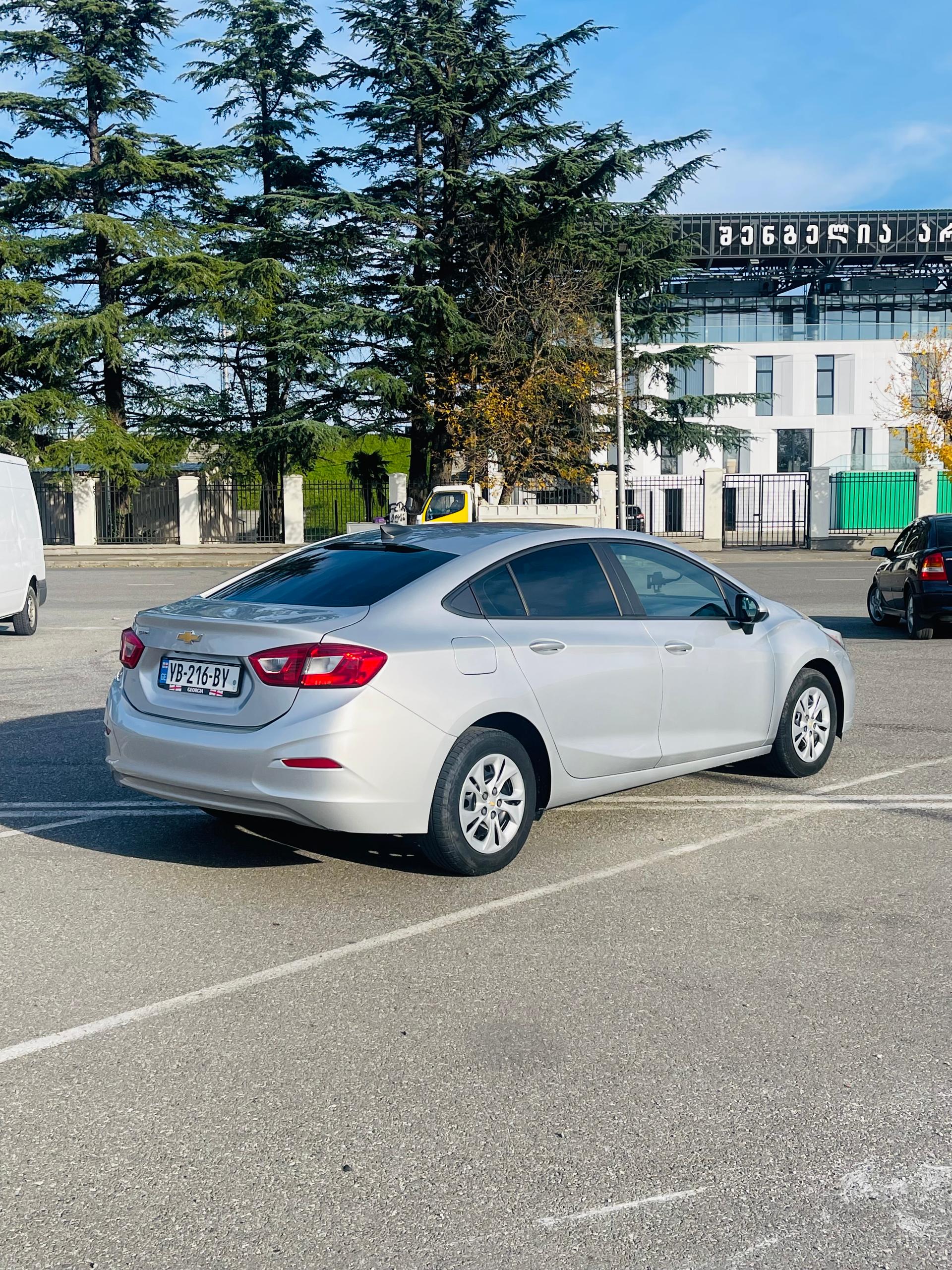 Chevrolet Cruze — exterior view 5