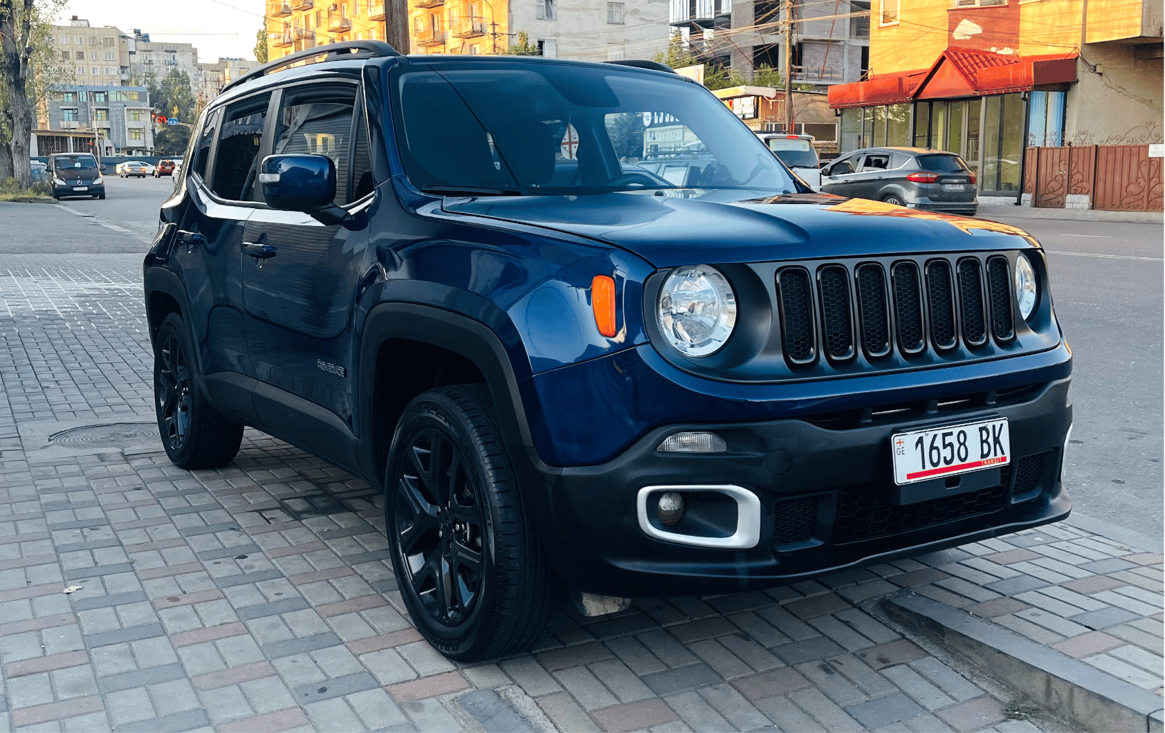 Jeep Renegade — exterior view 2