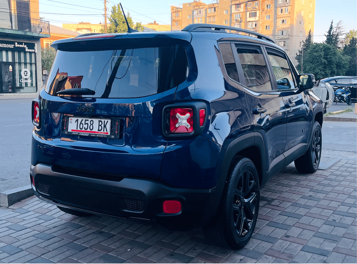 Jeep Renegade — exterior view 4
