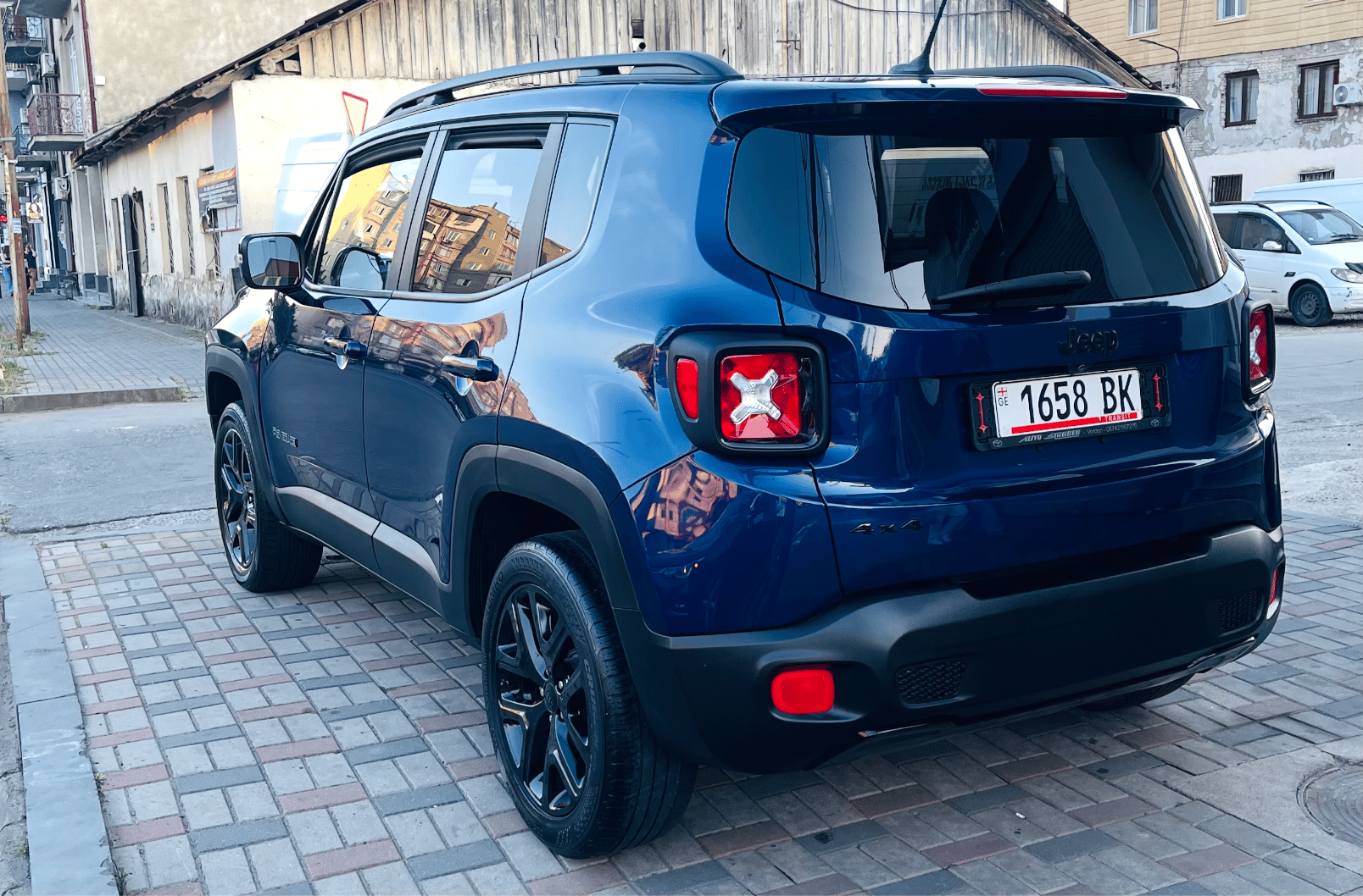 Jeep Renegade — exterior view 5