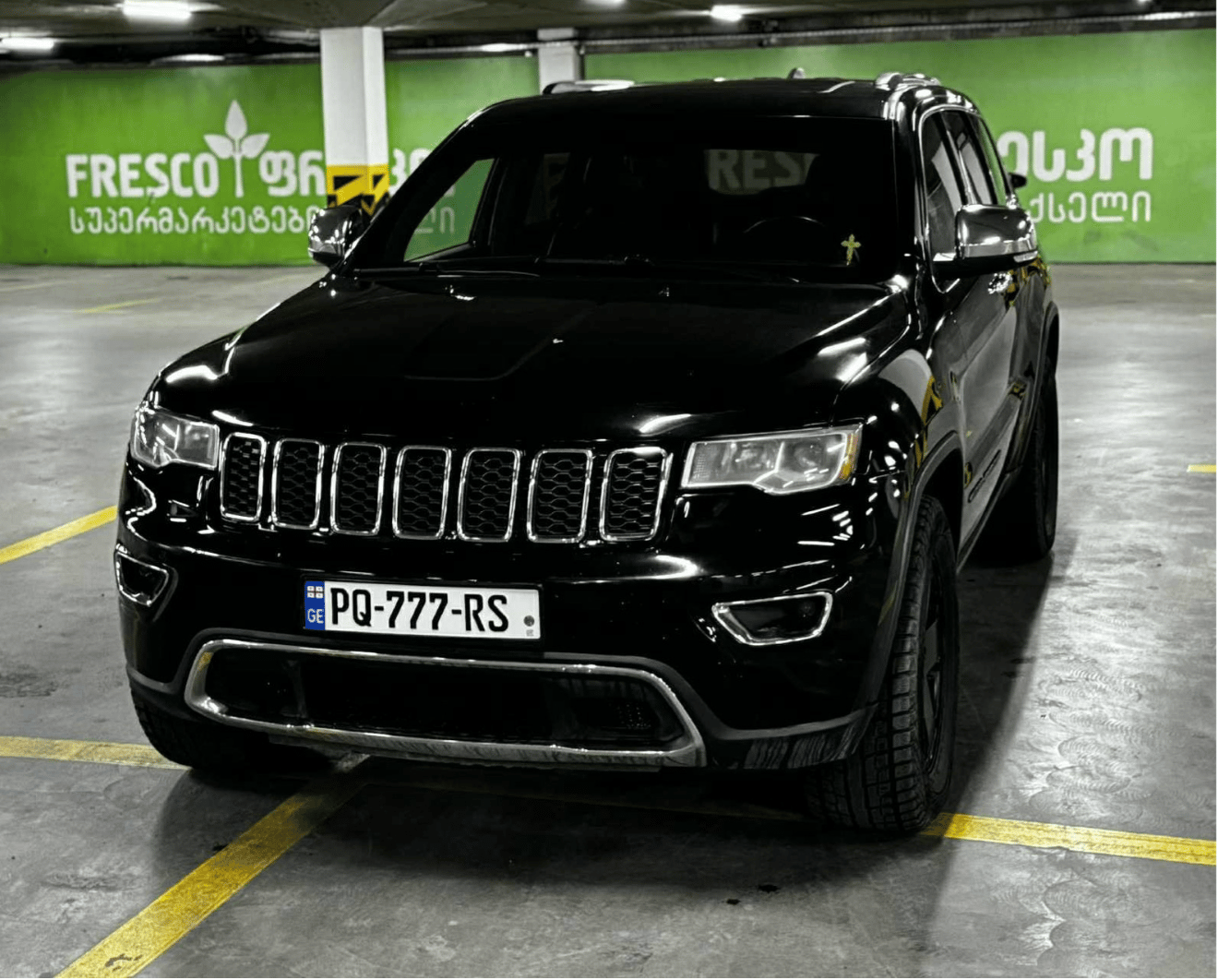 Jeep Grand Cherokee — exterior view 2