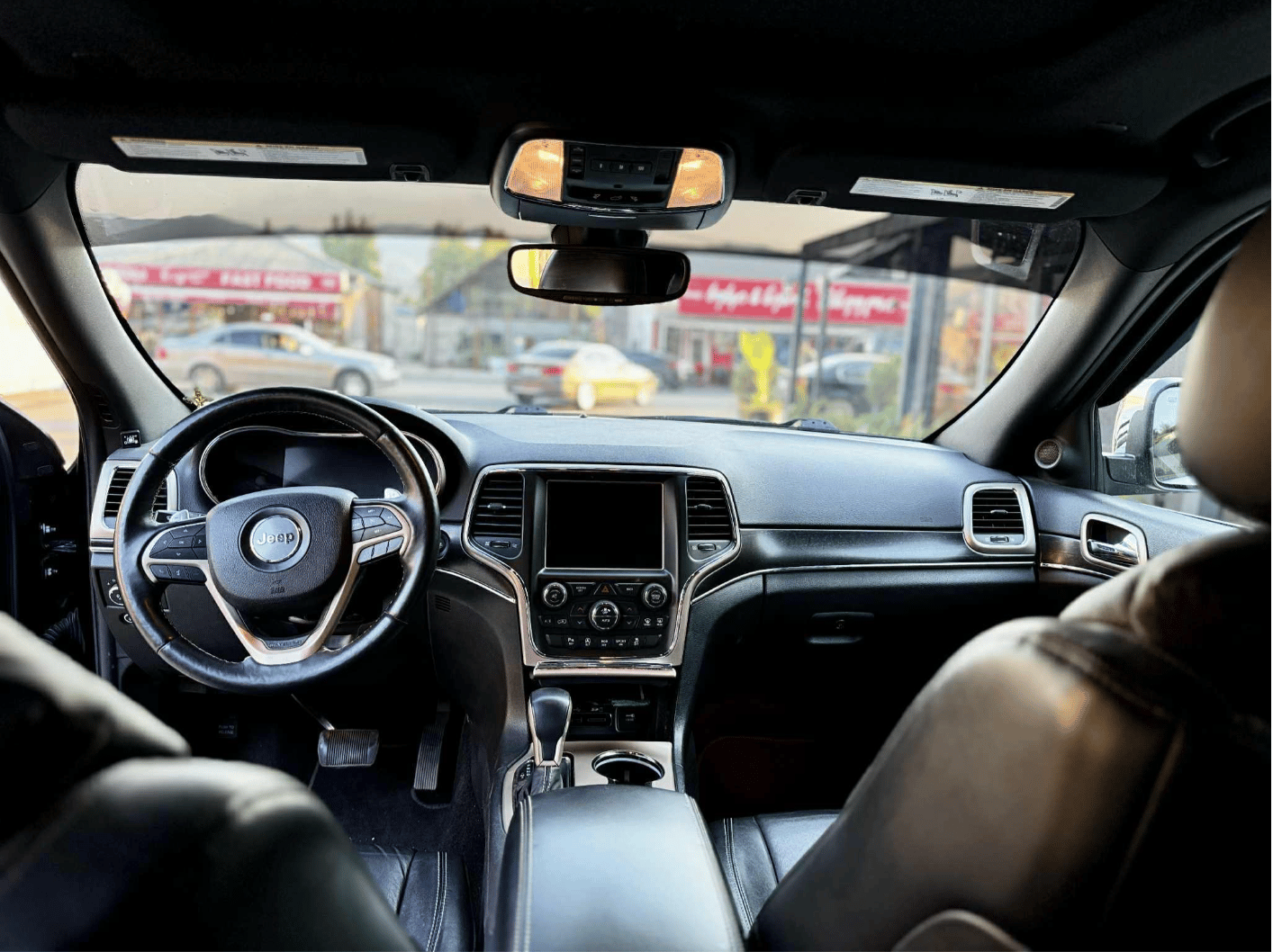 Jeep Grand Cherokee — exterior view 6
