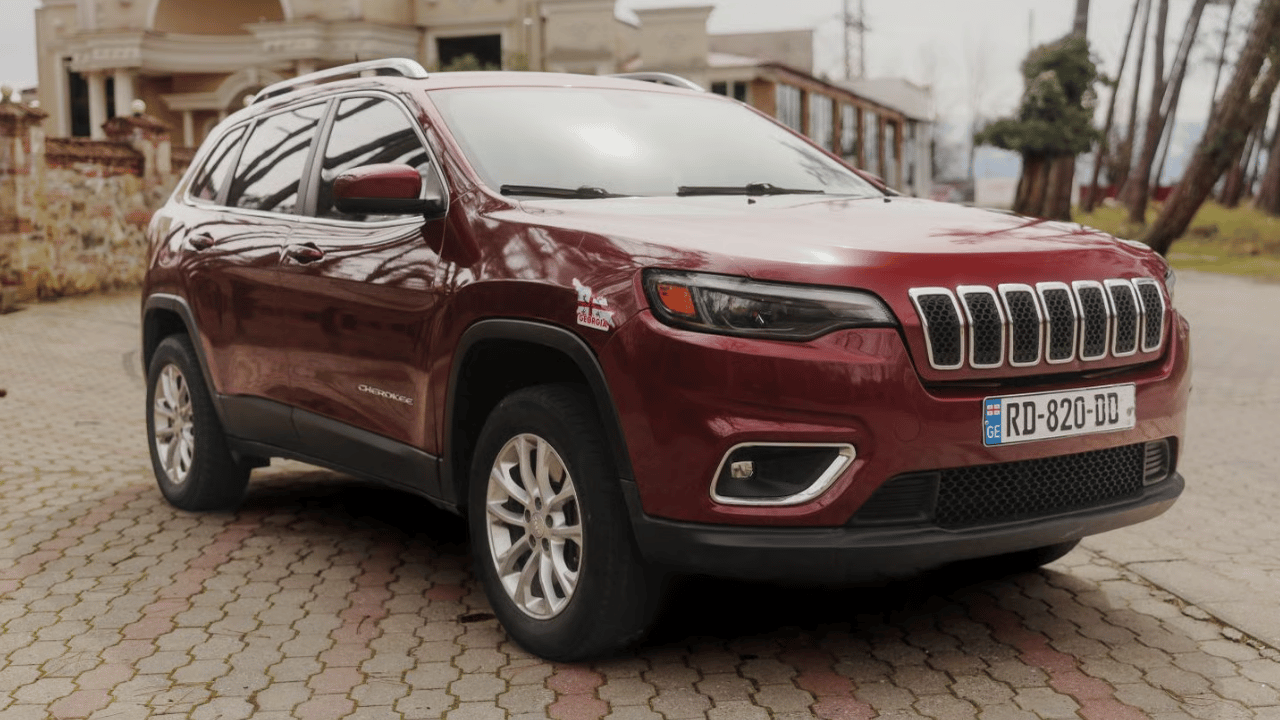 Jeep Cherokee for rent in Georgia from 55 € per day