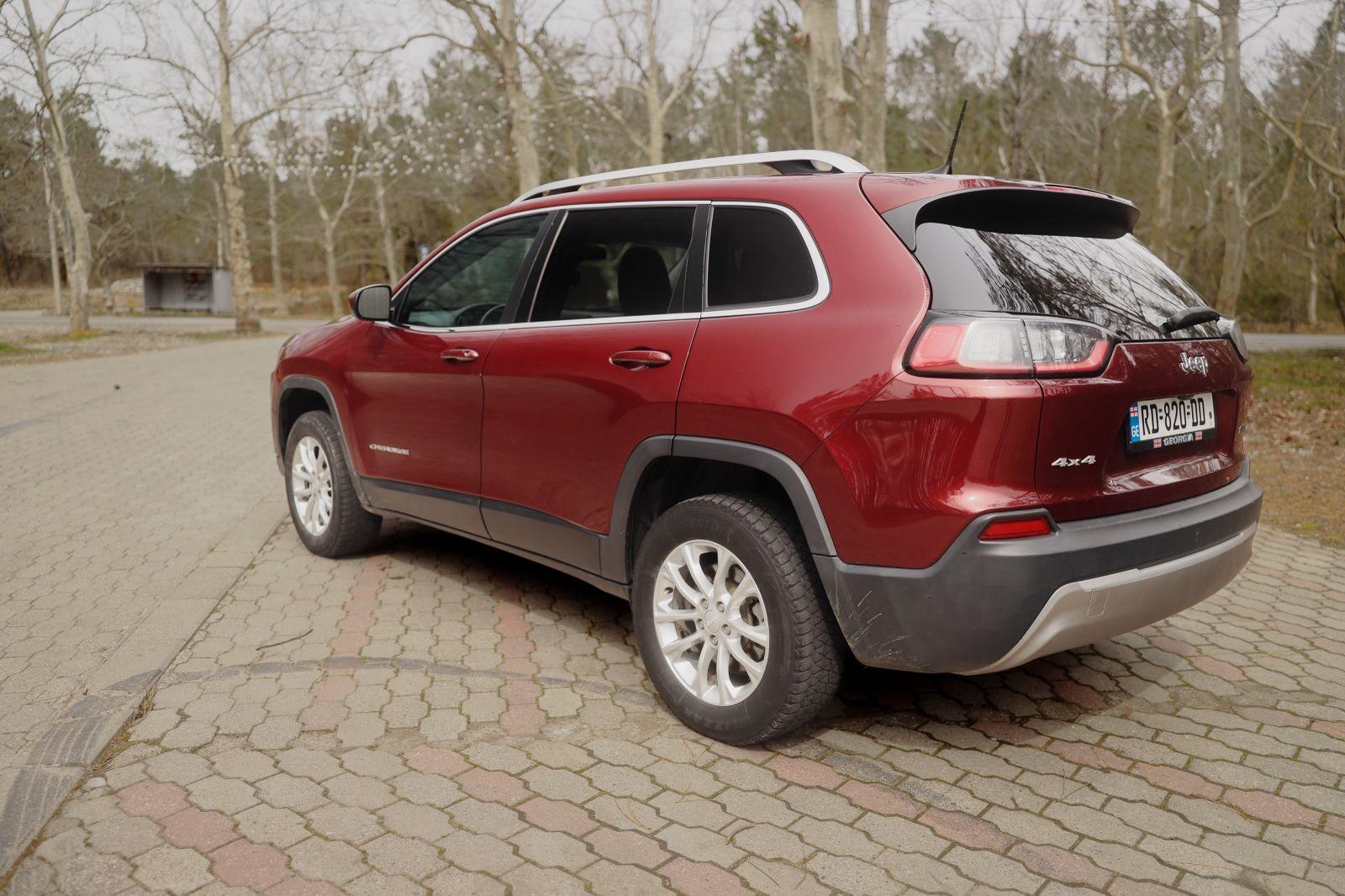 Jeep Cherokee — exterior view 2