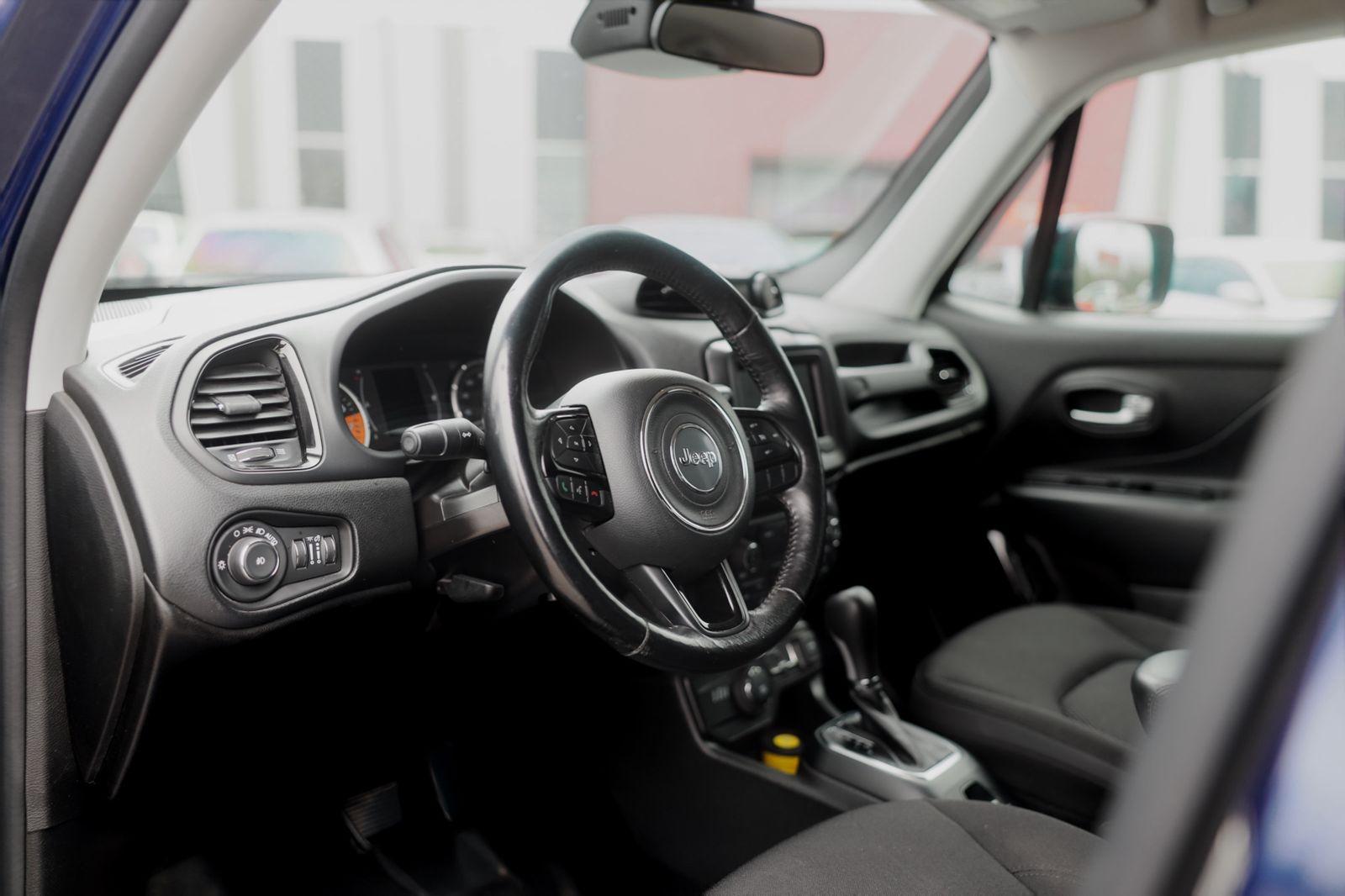 Jeep Renegade — exterior view 5