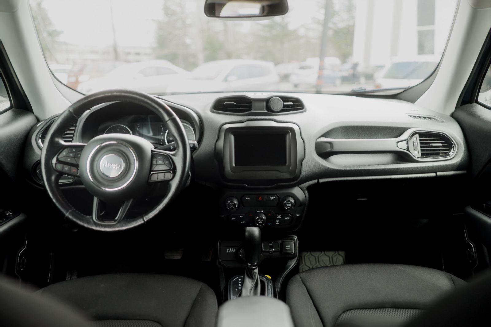 Jeep Renegade — exterior view 6