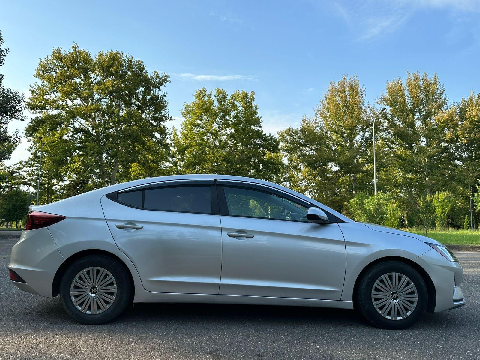 Huyndai Elantra — exterior view 5