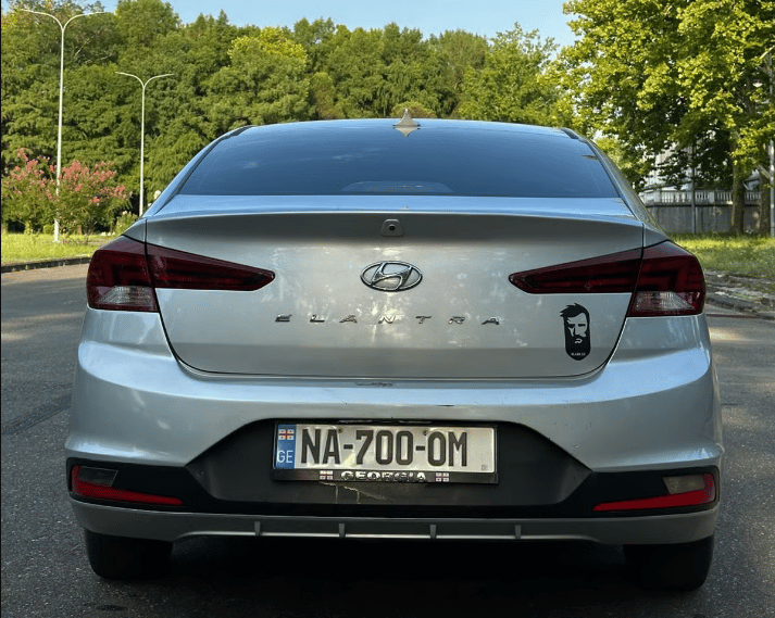 Huyndai Elantra — exterior view 4