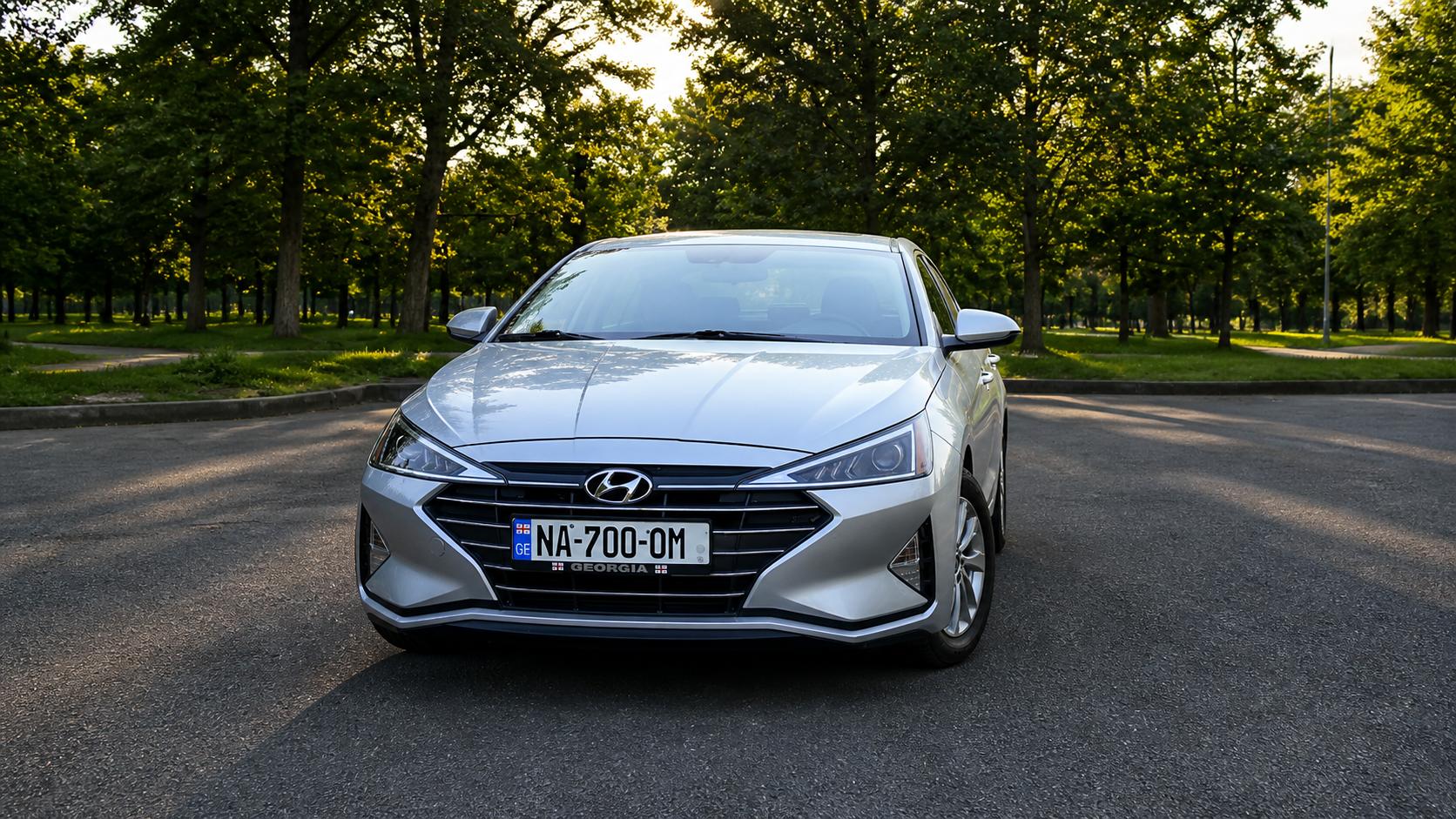 Huyndai Elantra — exterior view 2
