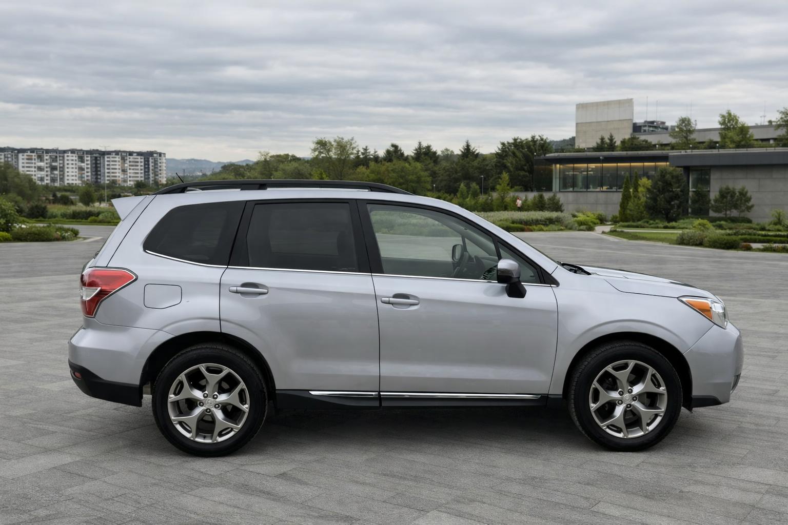 Subaru Forester — exterior view 3